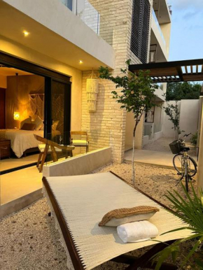 Stylish and Bright Studio near the Pool